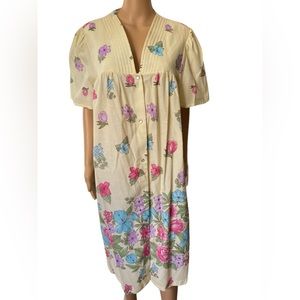 Simply Basic Vintage 80s Grannycore Cottagecore Floral Snap Button MuuMuu Dress